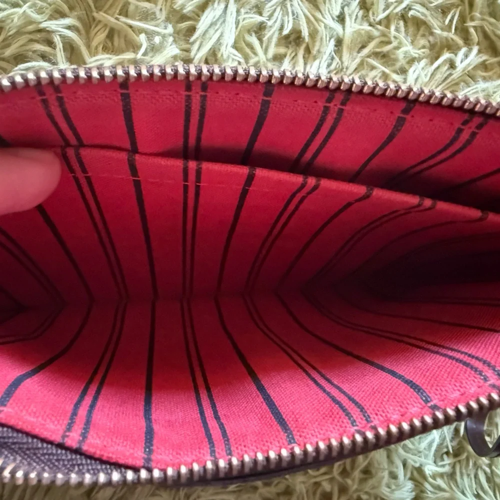 Louis Vuitton Damier Neverfull POUCH ONLY - Picture 5 of 13